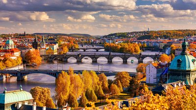 Prag, Fotoquelle: https://media.visitczechia.com/asset-page/309379-karluv-most-praha-charles-bridge-prague